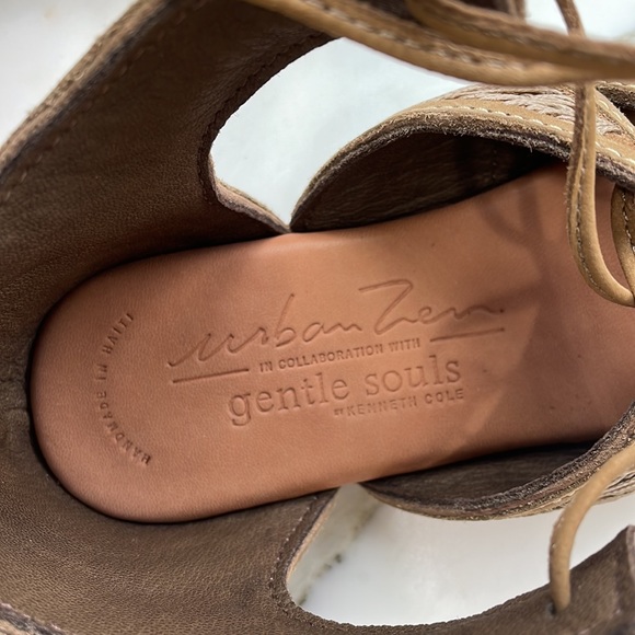 Gentle Souls by Kenneth Cole in collab with Urban Zen Donna Karen/Gladiators - Picture 7 of 11